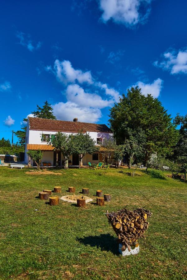Epicos House, Your Home Away From Home. Nogueira  ภายนอก รูปภาพ